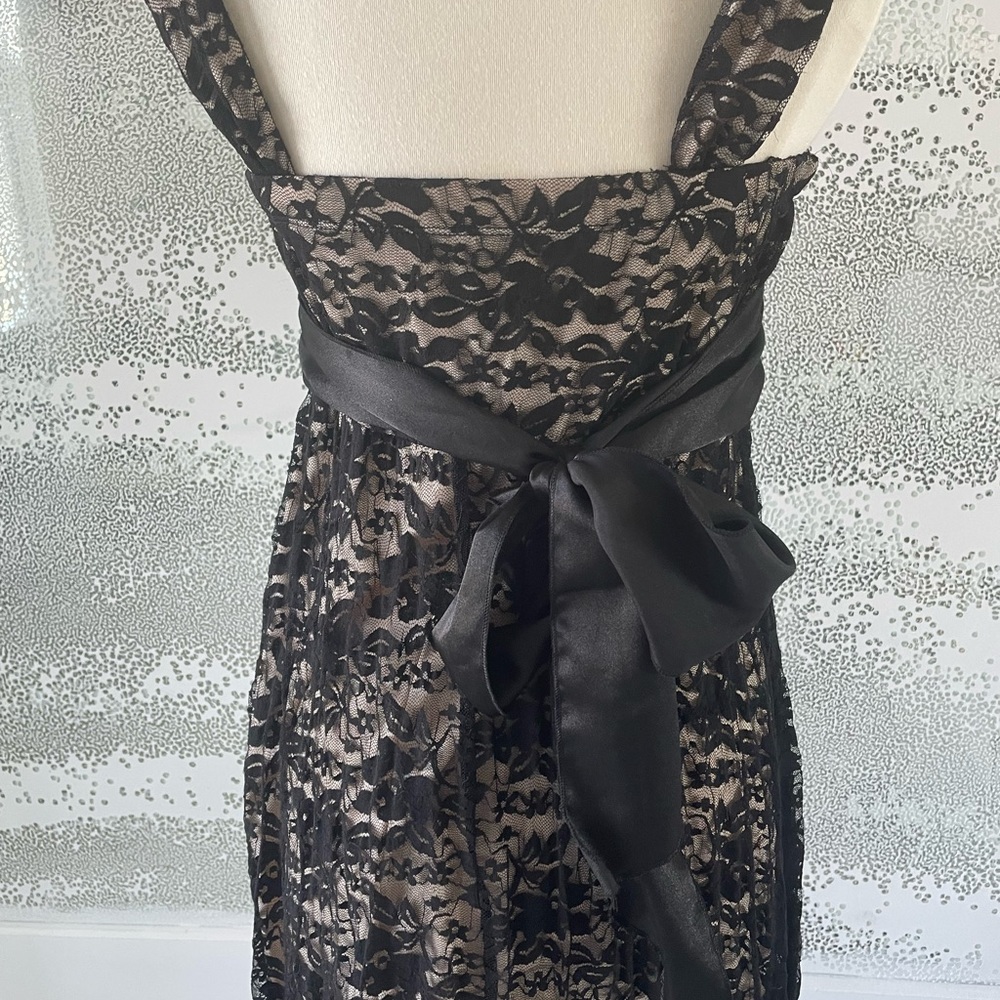 Women’s dress - Picture 4 of 5